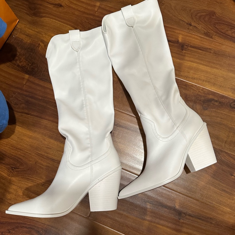 Never worn white Steve Madden cowgirl boots.